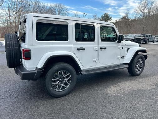 2026 Jeep Wrangler 4-Door Sahara 4x4