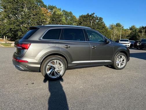 2024 Audi Q7 55 Premium Plus