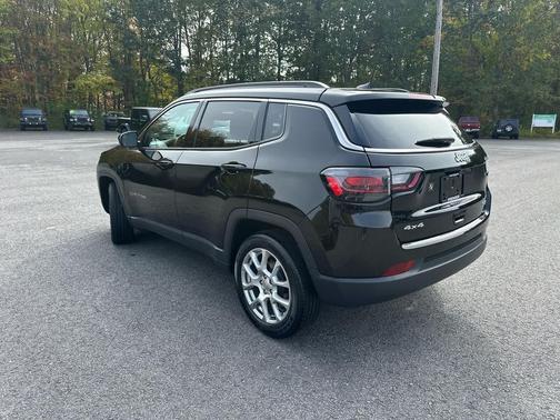 2022 Jeep Compass Latitude Lux