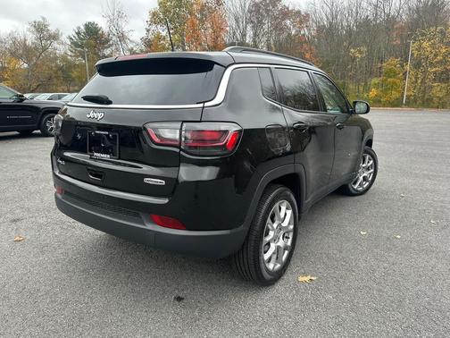 2022 Jeep Compass Latitude Lux