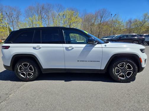 Bright White Clearcoat 2022 Jeep Grand Cherokee 4xe Trailhawk