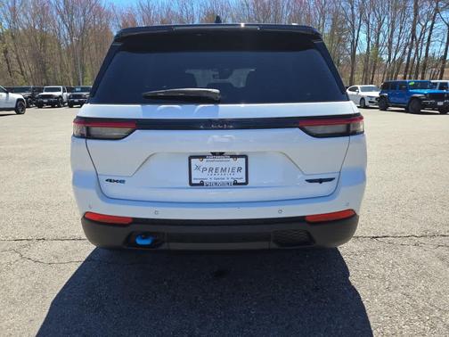 Bright White Clearcoat 2022 Jeep Grand Cherokee 4xe Trailhawk