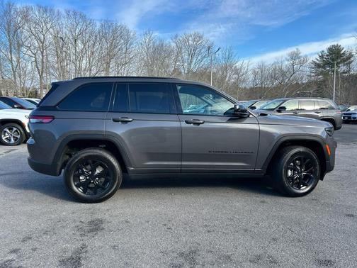 2025 Jeep Grand Cherokee Altitude