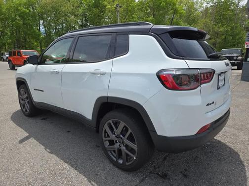 Bright White Clearcoat 2026 Jeep Compass Limited