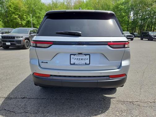 Silver Zynith 2026 Jeep Grand Cherokee Limited