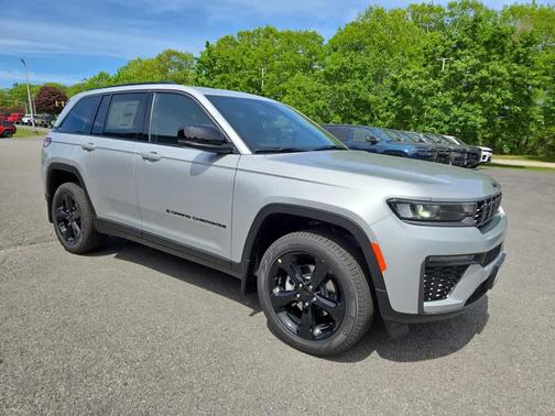 Silver Zynith 2026 Jeep Grand Cherokee Limited