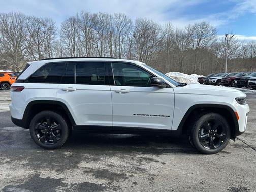Bright White Clearcoat 2026 Jeep Grand Cherokee Limited