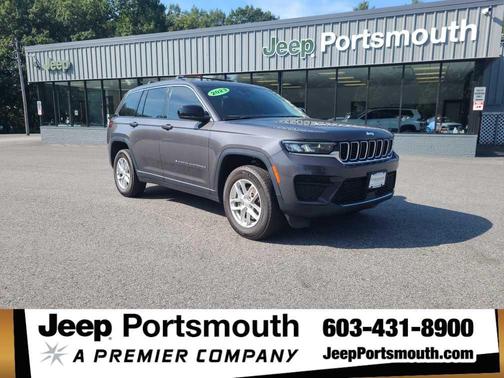 Baltic Gray Metallic Clearcoat 2023 Jeep Grand Cherokee Laredo