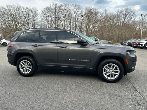 Baltic Gray Metallic Clearcoat 2023 Jeep Grand Cherokee Laredo