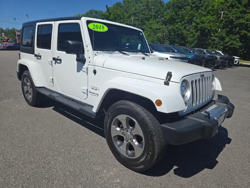 Bright White Clearcoat 2018 Jeep Wrangler JK Unlimited Sahara