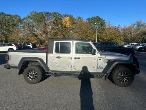 2021 Jeep Gladiator Sport