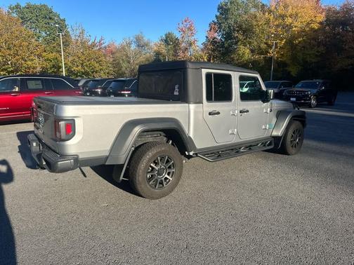2021 Jeep Gladiator Sport