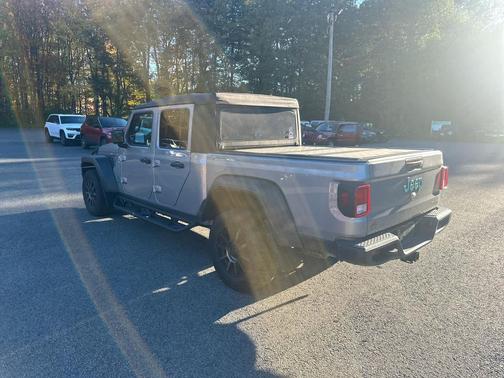 2021 Jeep Gladiator Sport