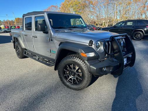 2021 Jeep Gladiator Sport