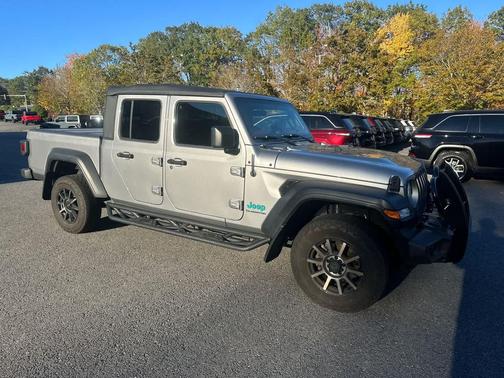 2021 Jeep Gladiator Sport
