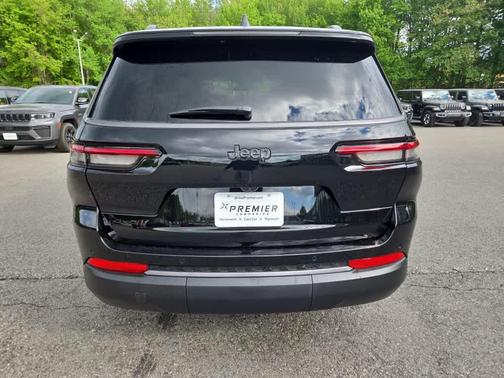 Diamond Black Crystal Pearlcoat 2026 Jeep Grand Cherokee L Limited
