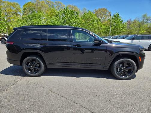 Diamond Black Crystal Pearlcoat 2026 Jeep Grand Cherokee L Limited
