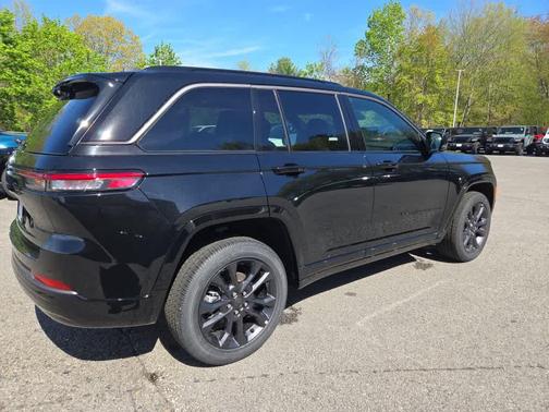 Diamond Black Crystal Pearlcoat 2026 Jeep Grand Cherokee Limited