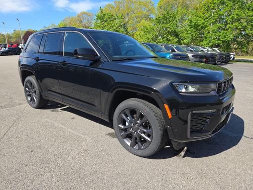 Diamond Black Crystal Pearlcoat 2026 Jeep Grand Cherokee Limited