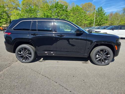 Diamond Black Crystal Pearlcoat 2026 Jeep Grand Cherokee Limited