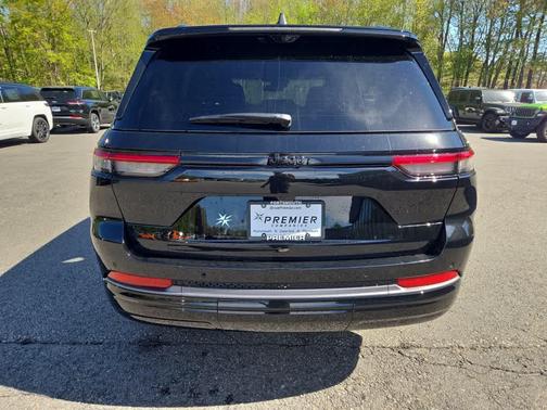 Diamond Black Crystal Pearlcoat 2026 Jeep Grand Cherokee Limited