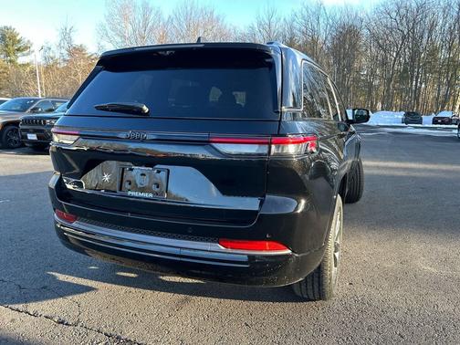 Diamond Black Crystal Pearlcoat 2026 Jeep Grand Cherokee Limited