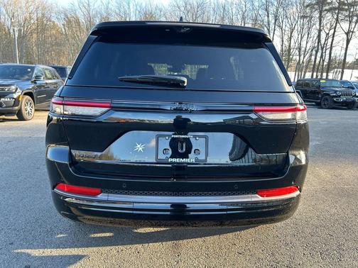 Diamond Black Crystal Pearlcoat 2026 Jeep Grand Cherokee Limited