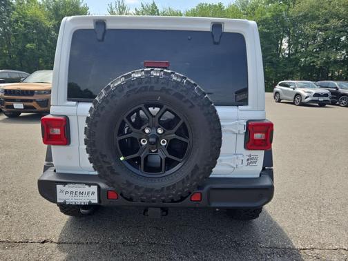 Bright White Clearcoat 2026 Jeep Wrangler Willys