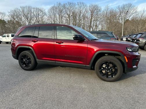 Velvet Red Pearlcoat 2025 Jeep Grand Cherokee Altitude