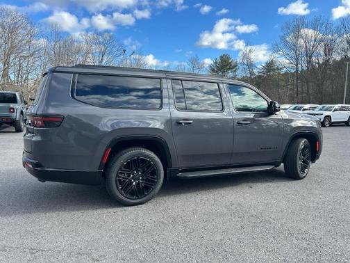 Baltic Gray Metallic Clearcoat 2025 Jeep Wagoneer L Series II Carbide 4x4