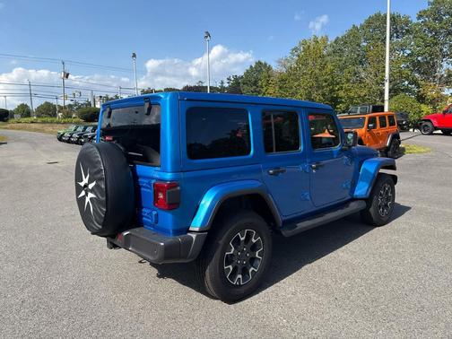 2025 Jeep Wrangler 4-Door Sahara 4x4