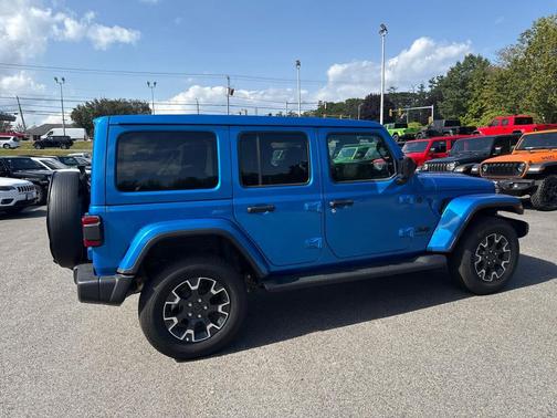 2025 Jeep Wrangler 4-Door Sahara 4x4