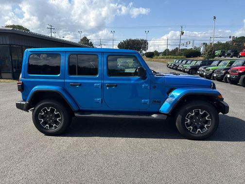 2025 Jeep Wrangler 4-Door Sahara 4x4