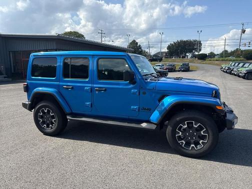 2025 Jeep Wrangler 4-Door Sahara 4x4