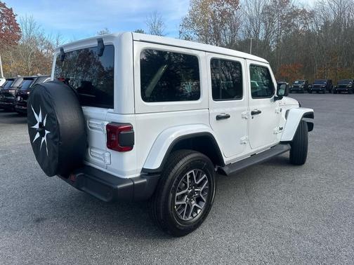 2026 Jeep Wrangler 4-Door Sahara 4x4