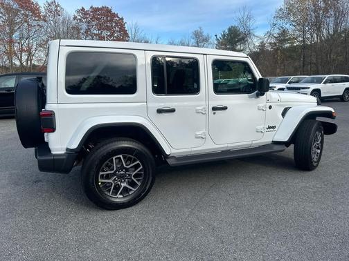 2026 Jeep Wrangler 4-Door Sahara 4x4