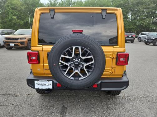 goldilocks 2026 Jeep Wrangler 4-Door Sahara 4x4