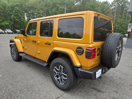 goldilocks 2026 Jeep Wrangler 4-Door Sahara 4x4