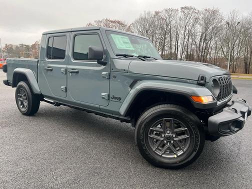 2026 Jeep Gladiator Sport S