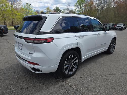 Bright White Clearcoat 2022 Jeep Grand Cherokee 4xe Overland