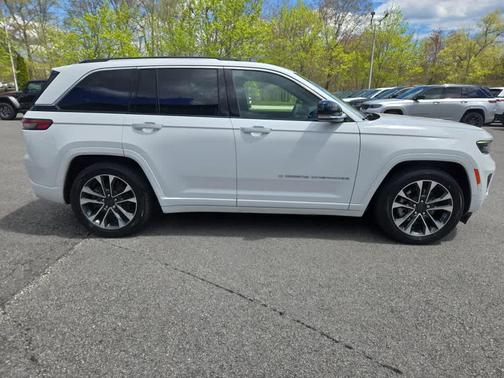 Bright White Clearcoat 2022 Jeep Grand Cherokee 4xe Overland