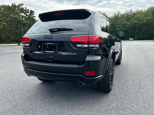 2022 Jeep Grand Cherokee Laredo