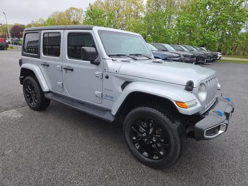 Silver Zynith Clearcoat 2023 Jeep Wrangler 4xe Sahara