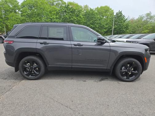 Baltic Gray Metallic Clearcoat 2026 Jeep Grand Cherokee Limited