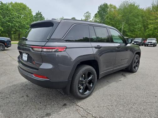 Baltic Gray Metallic Clearcoat 2026 Jeep Grand Cherokee Limited