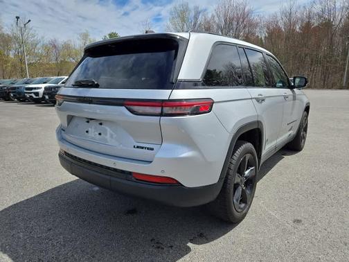 Silver Zynith 2023 Jeep Grand Cherokee Limited