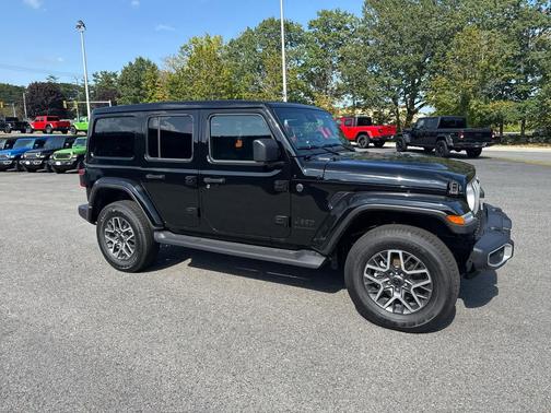 2025 Jeep Wrangler 4-Door Sahara 4x4