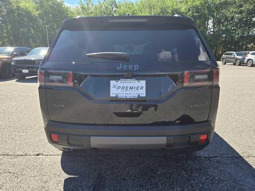 Diamond Black Crystal Pearlcoat 2026 Jeep Cherokee Limited