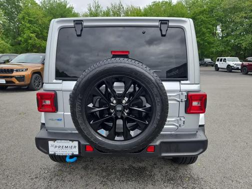 Silver Zynith Clearcoat 2023 Jeep Wrangler 4xe Sahara