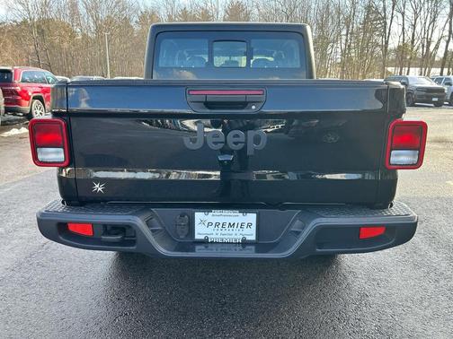 2026 Jeep Gladiator Sport